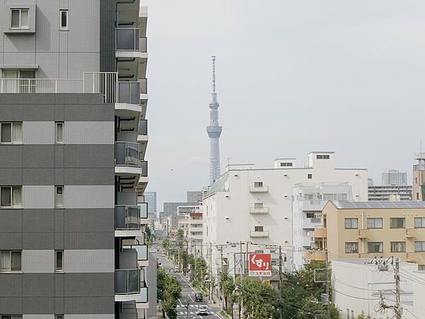 北側洋室からスカイツリーが一望
