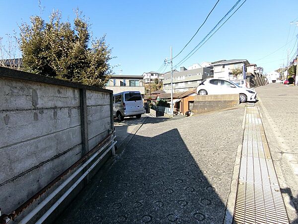 物件に入る手前の道路