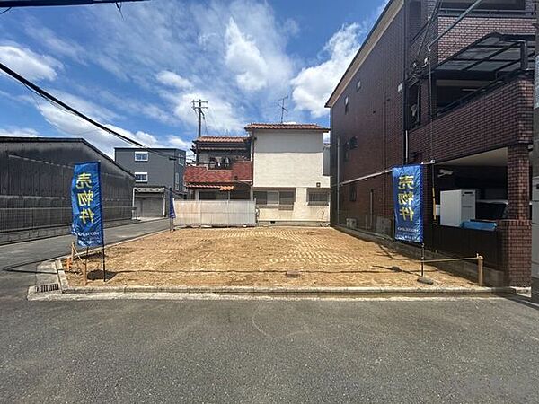 南側から撮影。