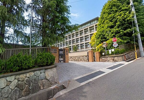 六甲学院中学校・高等学校 190m
