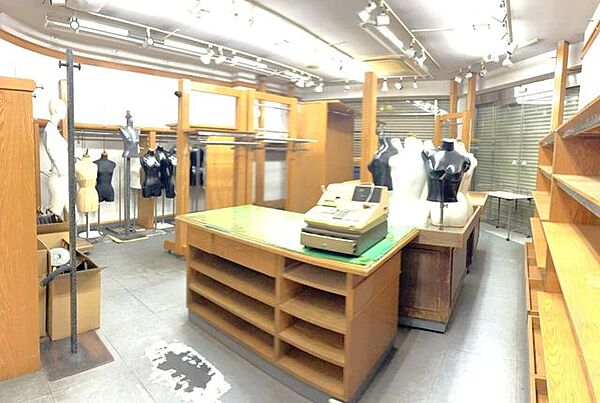 1階　店舗業種に合わせて空間をカスタマイズ。自由度の高い広々とした店舗スペースです♪