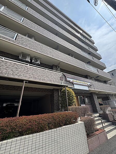 信頼の「ライオンズ」ブランド。風格漂うタイル貼りの邸宅。