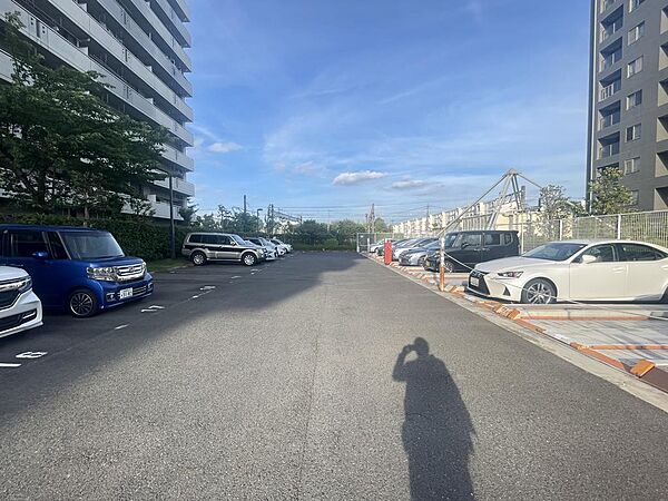 敷地内に駐車可能。雨の日や荷物の多い日もスムーズです