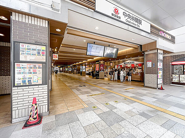 綺麗に整備された駅構内。毎日の通勤・通学、おでかけにも便利な快適アクセスです。