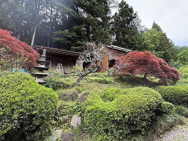 敷地広々！家庭菜園やBBQも楽しめる、自然に囲まれた開放感あるロケーション