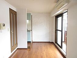 大阪モノレール彩都線 阪大病院前駅 徒歩3分の賃貸マンション 1階ワンルームのリビング/ダイニング