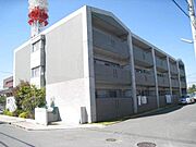 茨木市駅より徒歩25分 築25年6ヶ月 3階建の賃貸物件