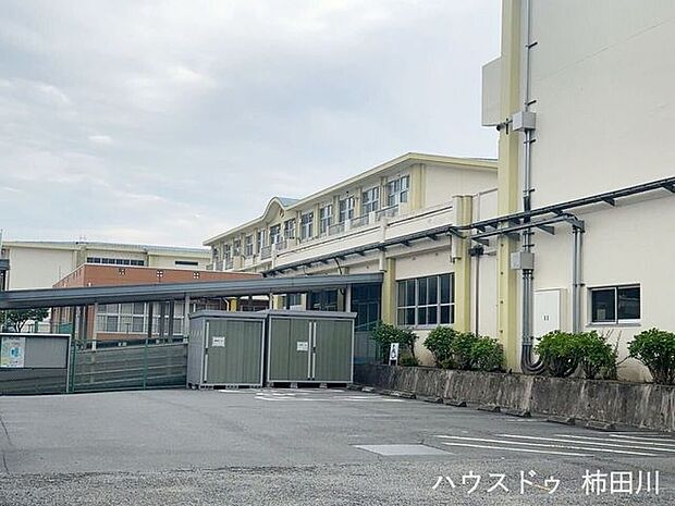 御殿場市立御殿場小学校 870m