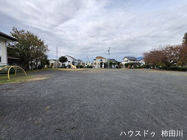 伏見区児童公園滑り台等の遊具有り 540m