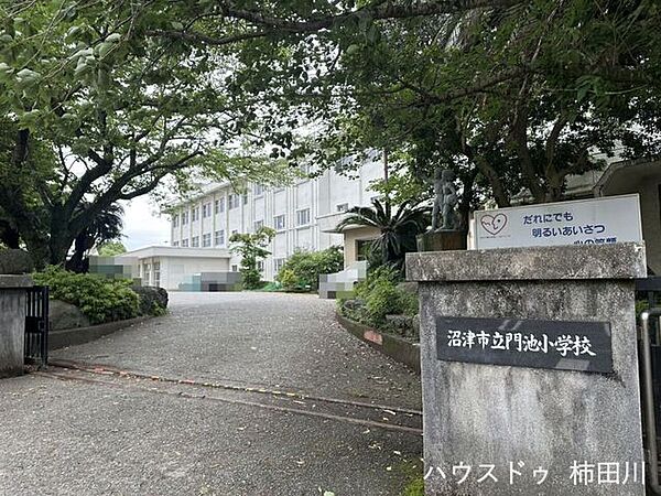 門池小学校 430m
