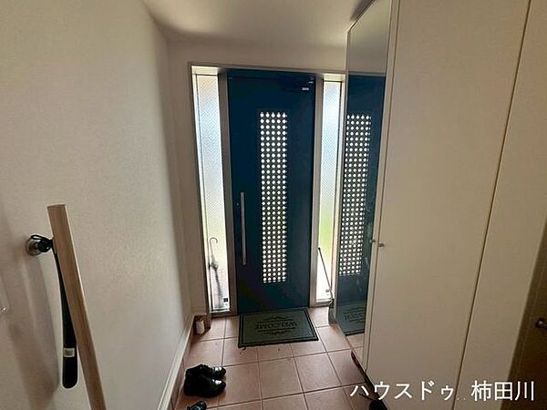 シューズボックスには姿見の設置があり、お出かけ前の身だしなみ最終チェックができます。