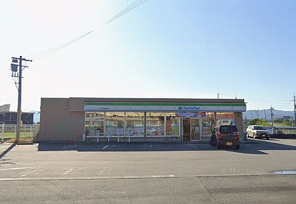 ファミリーマート伊勢豊浜町店　3153ｍ　徒歩約54分