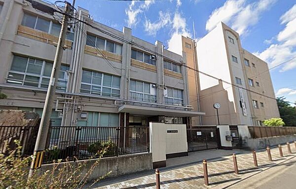 大阪市立玉出中学校　572ｍ徒歩約１１分
