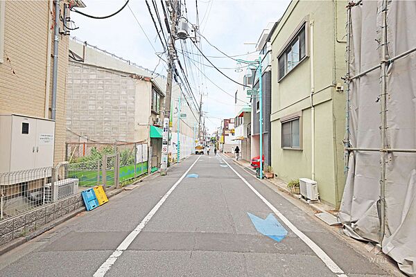物件の西側前面道路（南側から）［2026年5月31日撮影］