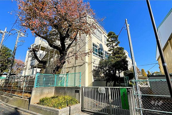 武蔵台小学校[公立]の外観