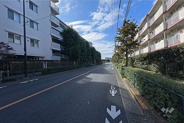 敷地北側の前面道路