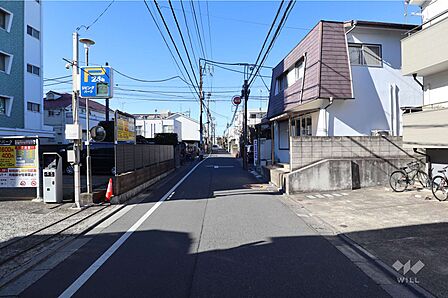 敷地北側の前面道路（東側から）