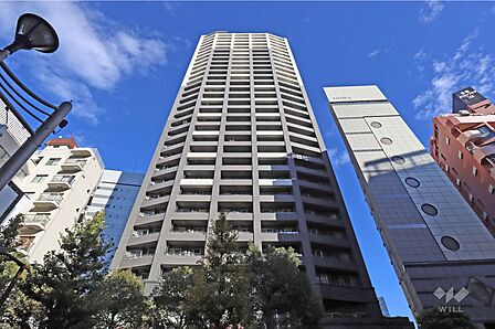 ファーストリアルタワー新宿の外観(西側から)