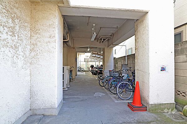 敷地南部分にある駐輪場