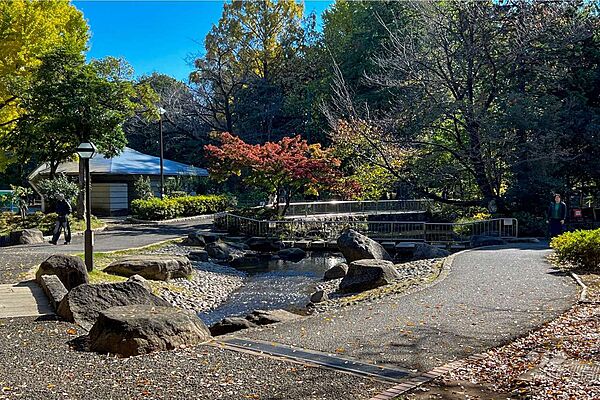 蚕糸の森公園の外観