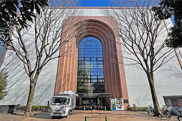 新宿スポーツセンターの外観