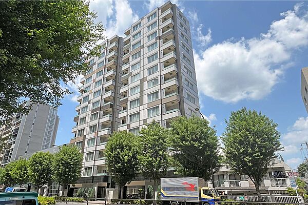 ジオ西新宿ツインレジデンスイースト棟の外観（南東側から）