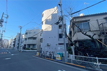ラブリハイツ北新宿2の外観（北東側から）