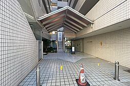 安心のオートロック完備!雨の日も快適なゆとりあるエントランス