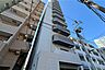 外観：新宿中央公園が近くにあるので、都会にいながら自然を楽しめます。