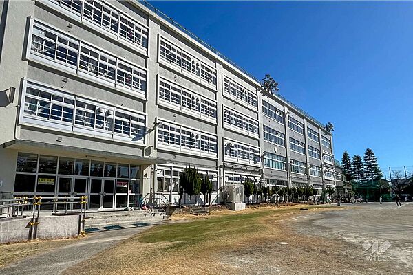 向陽中学校[公立]の外観
