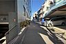 その他：敷地の東側前面道路（南側から）