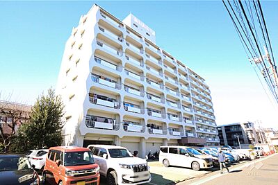 外観：日商岩井方南町マンションの外観（南東側から）