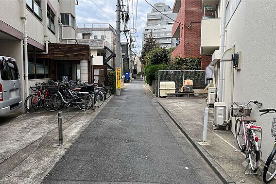 敷地南東側の前...