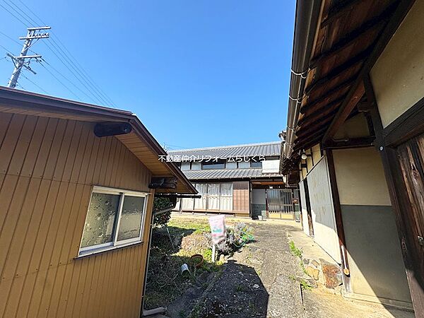 広大な敷地につき陽当たり良好