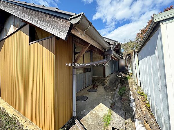 周辺は田園風景が広がっており、落ち着いた住環境