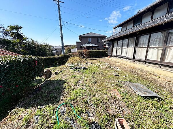 広々とした南庭