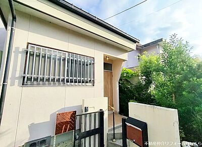 外観:2階建てのテラスハウス(連棟式住宅) 外観:2階建てのテラスハウス(連棟式住宅)