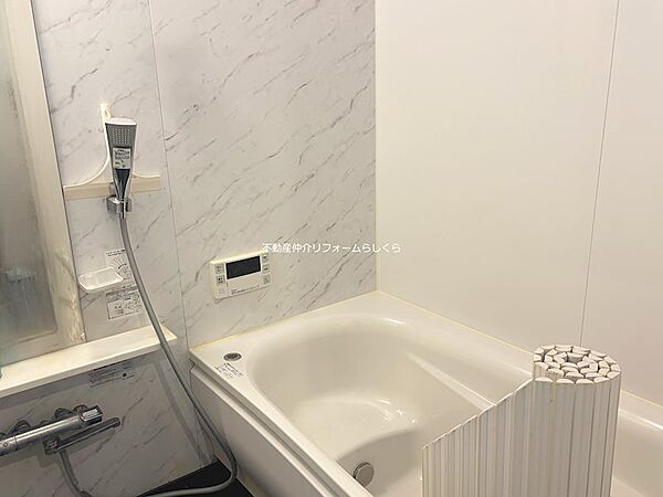 追い炊き機能付の浴室です