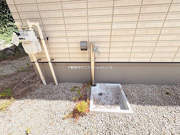 お庭には立水栓あり◎
