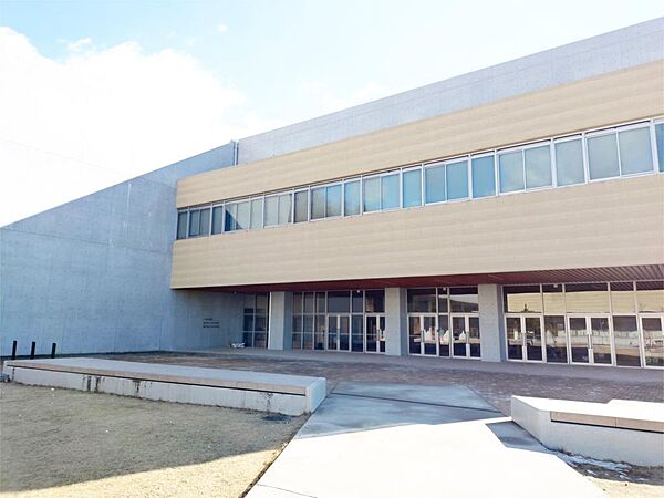瀬戸市立にじの丘小学校（1215m）