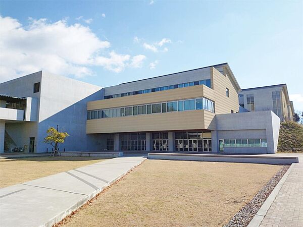 瀬戸市立にじの丘中学校（1215m）