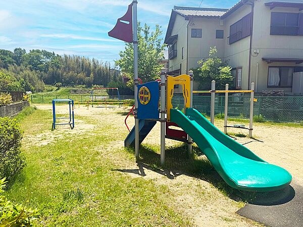 東島児童遊園（96m）