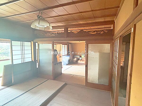 玄関横の6帖和室