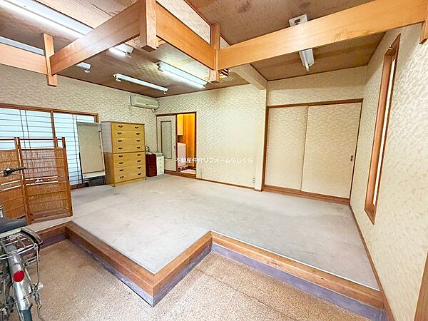 玄関を入ってすぐのところにある店舗部分