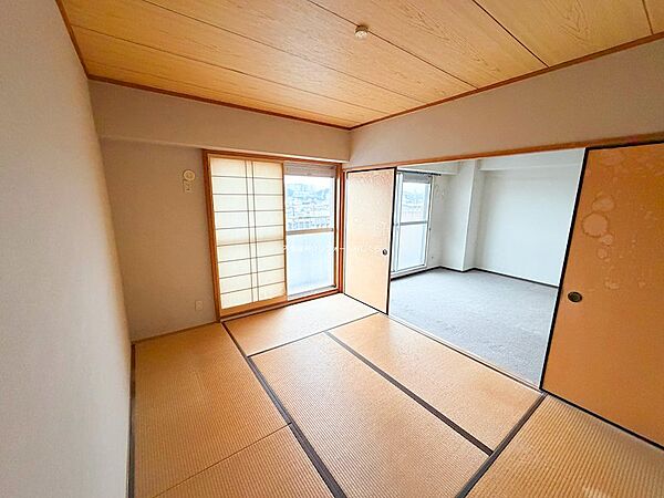 襖を開けてリビングと一体利用も可能！