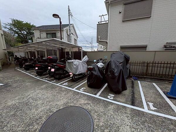 キレイに清掃されたバイク置き場です。