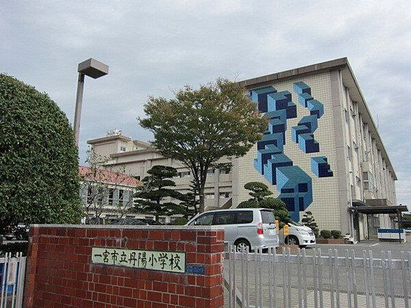 丹陽小学校 1300m