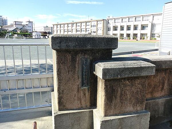 貴船小学校 312m