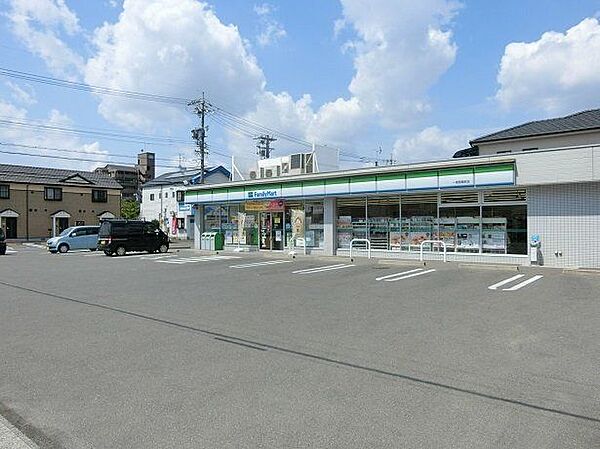 ファミリーマート 一宮西島町店 700m
