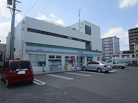 ファミリーマート一宮市民病院前店 140m